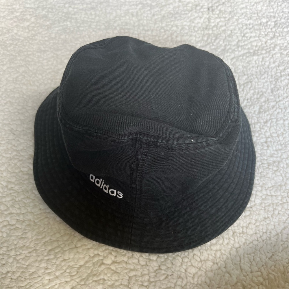 Adidas black bucket hat